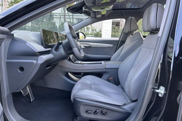Used VOYAH PASSION 2024 PHEV Four-Wheel Drive Ultra-Long Range Flagship Model Interior 1