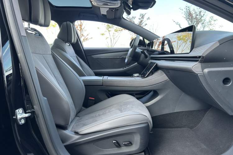Used VOYAH PASSION 2024 PHEV Four-Wheel Drive Ultra-Long Range Flagship Model Interior 15