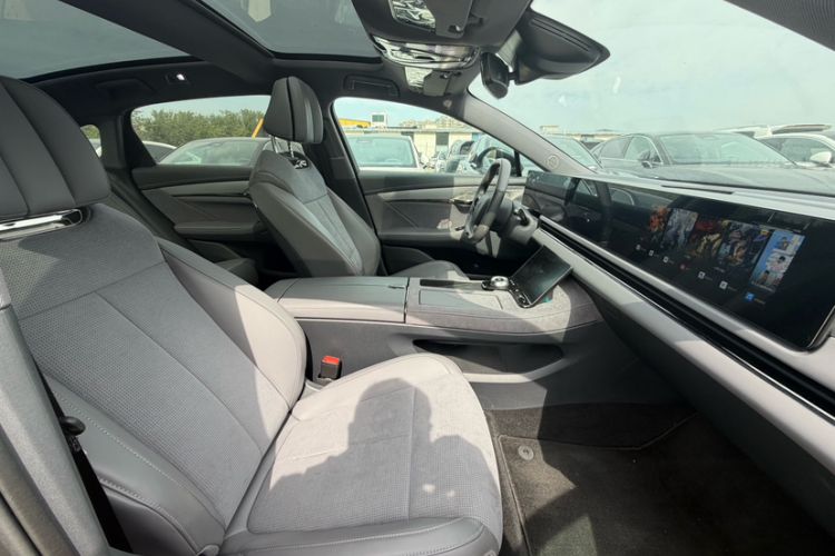 Used VOYAH PASSION 2024 PHEV Four-Wheel Drive Ultra-Long Range Executive Edition Interior 2