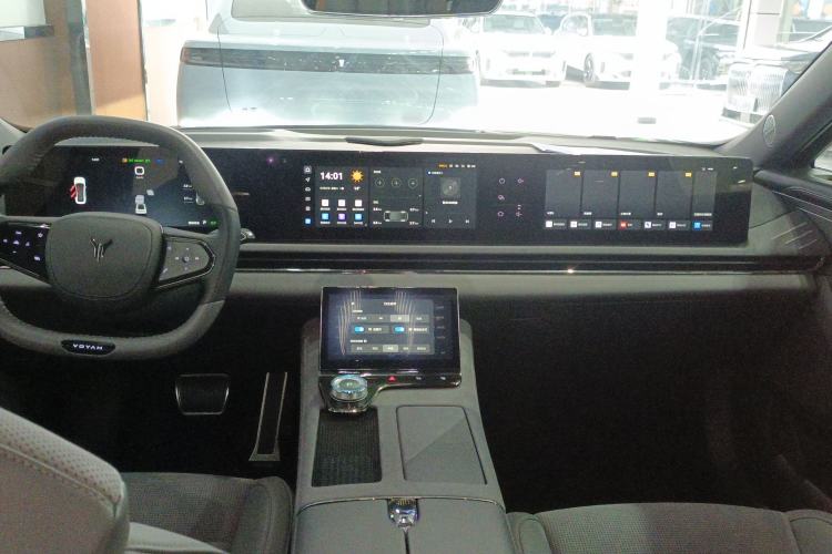 Used VOYAH PASSION 2024 PHEV Four-Wheel Drive Ultra-Long Range Flagship Model Interior 2