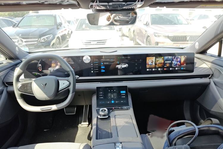 Used VOYAH PASSION 2024 PHEV Four-Wheel Drive Ultra-Long Range Flagship Model Interior 2