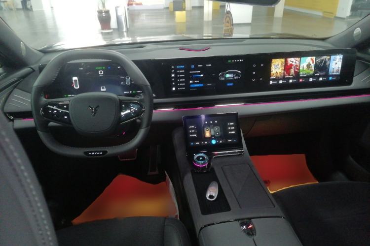Used VOYAH PASSION 2024 PHEV Four-Wheel Drive Ultra-Long Range Flagship Model Interior 2