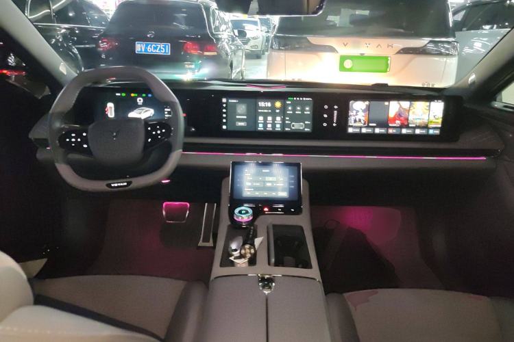 Used VOYAH PASSION 2024 PHEV Four-Wheel Drive Ultra-Long Range Flagship Model Interior 2