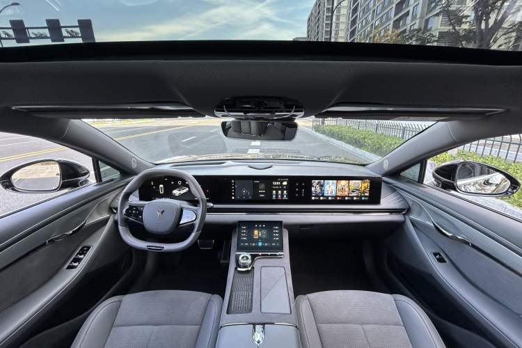 Used VOYAH PASSION 2024 PHEV Four-Wheel Drive Ultra-Long Range Flagship Model Interior 2