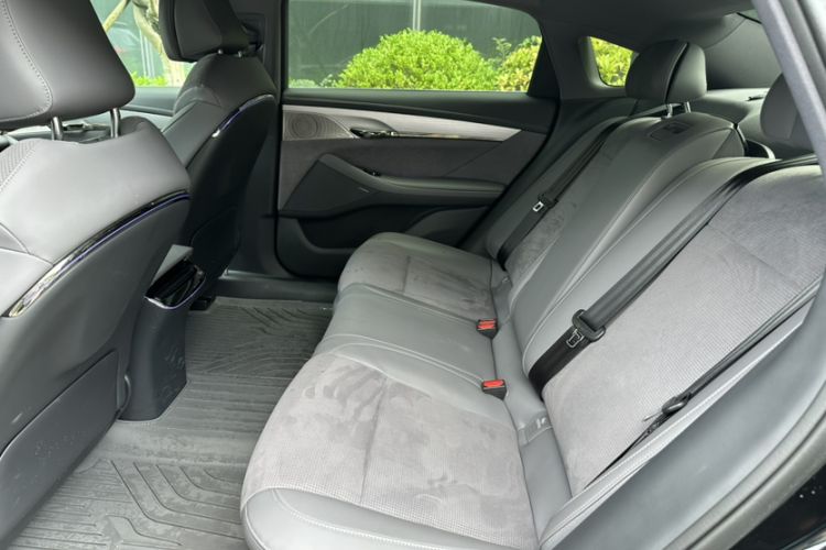 Used VOYAH PASSION 2024 PHEV Four-Wheel Drive Ultra-Long Range Flagship Model Interior 2