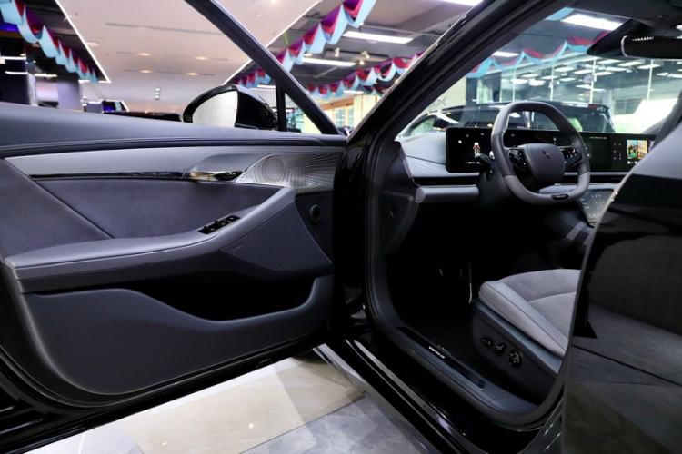 Used VOYAH PASSION 2024 PHEV Four-Wheel Drive Ultra-Long Range Flagship Model Interior 3