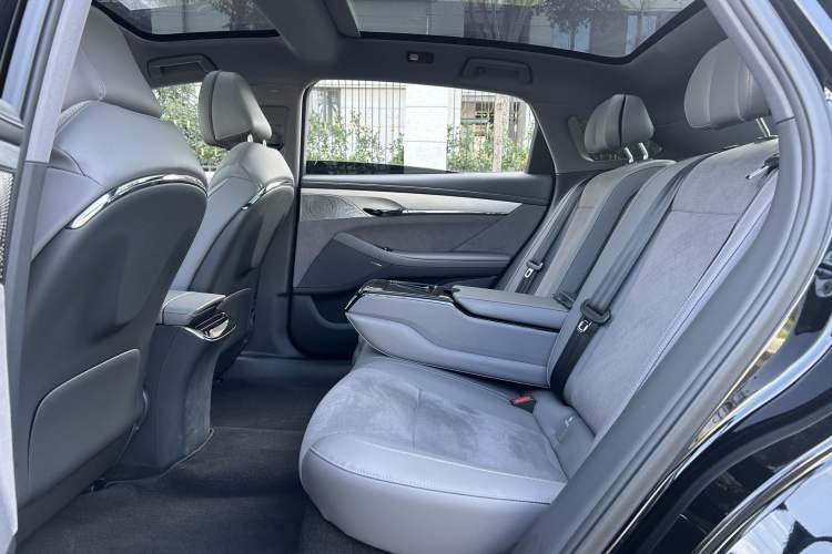 Used VOYAH PASSION 2024 PHEV Four-Wheel Drive Ultra-Long Range Flagship Model Interior 3