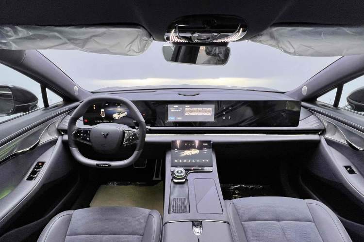 Used VOYAH PASSION 2024 PHEV Four-Wheel Drive Ultra-Long Range Flagship Model Interior 3