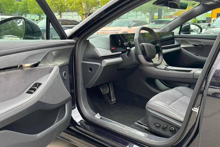 Used VOYAH PASSION 2024 PHEV Four-Wheel Drive Ultra-Long Range Flagship Model Interior 3