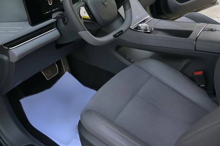Used VOYAH PASSION 2024 PHEV Four-Wheel Drive Ultra-Long Range Executive Edition Interior 4