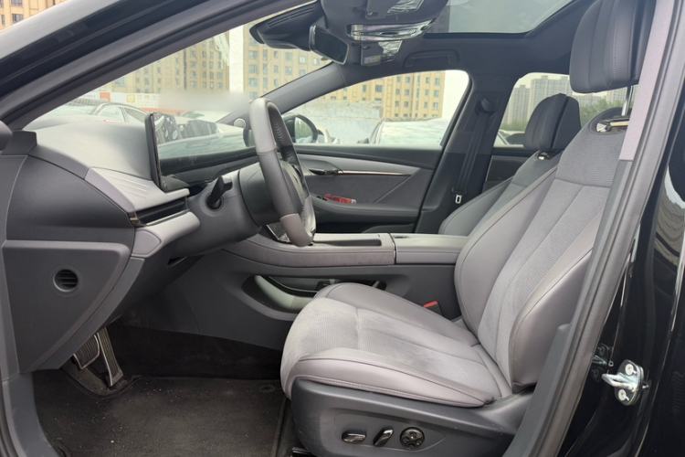 Used VOYAH PASSION 2024 PHEV Four-Wheel Drive Ultra-Long Range Executive Edition Interior 5