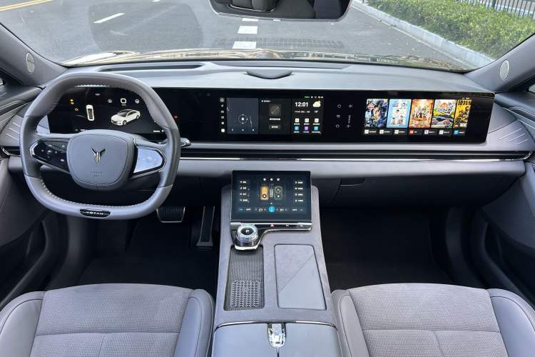Used VOYAH PASSION 2024 PHEV Four-Wheel Drive Ultra-Long Range Flagship Model Interior 5