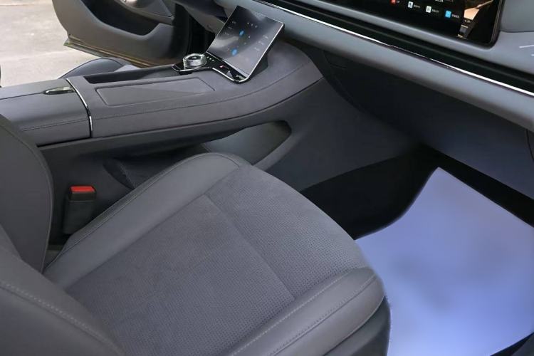 Used VOYAH PASSION 2024 PHEV Four-Wheel Drive Ultra-Long Range Executive Edition Interior 6