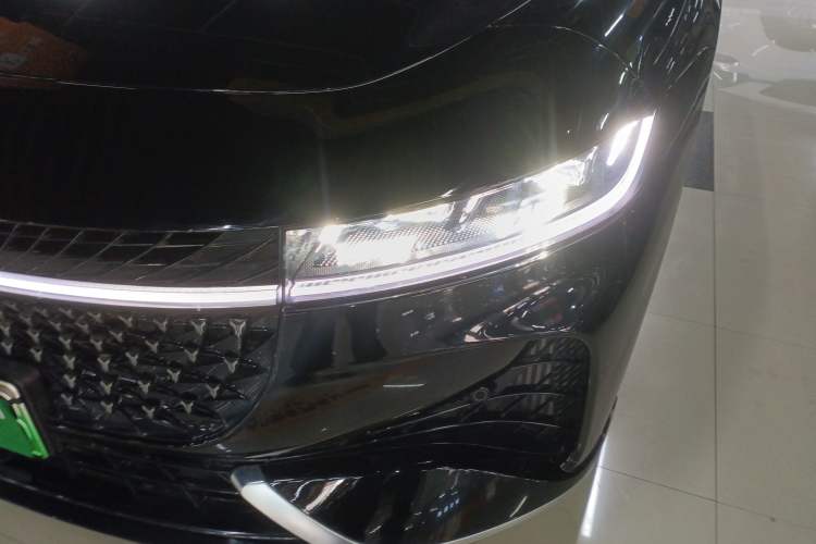Used VOYAH PASSION 2024 PHEV Four-Wheel Drive Ultra-Long Range Flagship Model Left Front Headlight