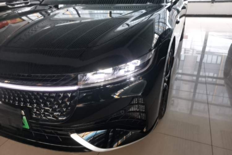 Used VOYAH PASSION 2024 PHEV Four-Wheel Drive Ultra-Long Range Flagship Model Left Front Headlight