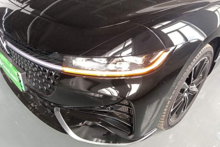 Used VOYAH PASSION 2024 PHEV Four-Wheel Drive Ultra-Long Range Flagship Model Left Front Headlight