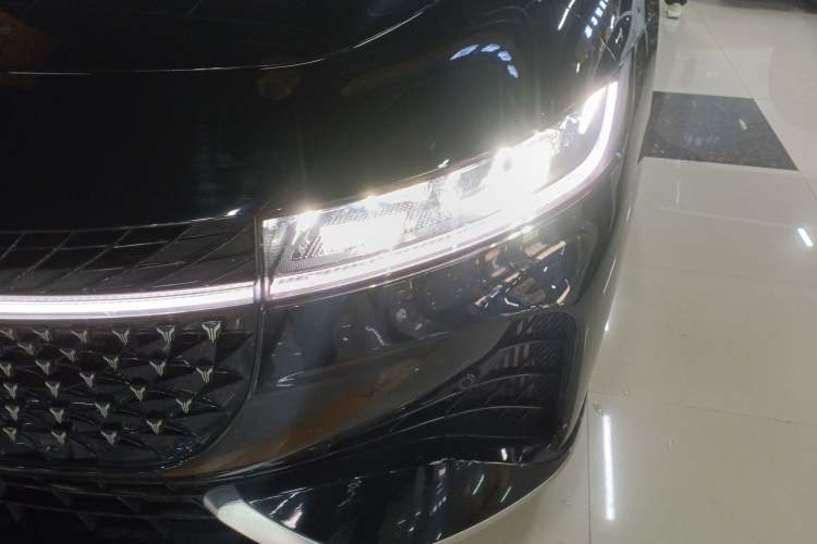 Used VOYAH PASSION 2024 PHEV Four-Wheel Drive Ultra-Long Range Flagship Model Left Front Headlight