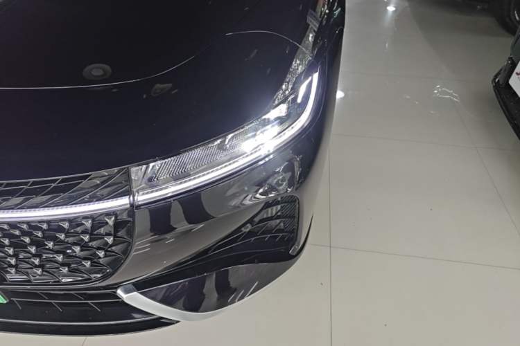 Used VOYAH PASSION 2024 PHEV Four-Wheel Drive Ultra-Long Range Flagship Model Left Front Headlight