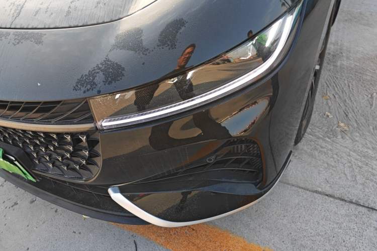 Used VOYAH PASSION 2024 PHEV Four-Wheel Drive Ultra-Long Range Executive Edition Left Front Headlight
