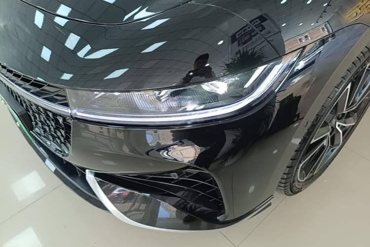 Used VOYAH PASSION 2024 PHEV Four-Wheel Drive Ultra-Long Range Flagship Model Left Front Headlight