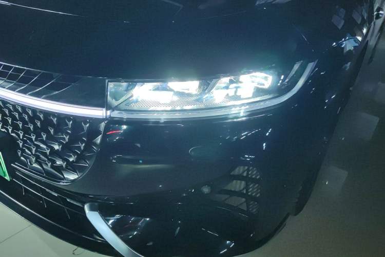 Used VOYAH PASSION 2024 PHEV Four-Wheel Drive Ultra-Long Range Flagship Model Left Front Headlight
