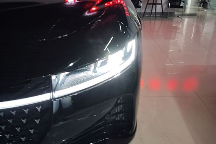 Used VOYAH PASSION 2024 PHEV Four-Wheel Drive Ultra-Long Range Flagship Model Left Front Headlight