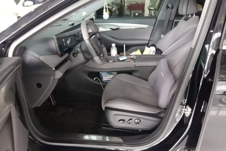 Used VOYAH PASSION 2024 PHEV Four-Wheel Drive Ultra-Long Range Flagship Model Left Front Seat