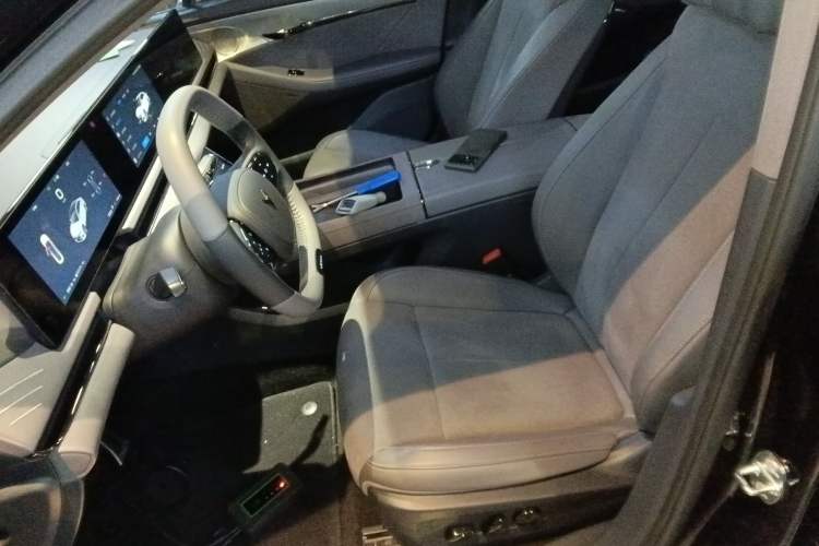 Used VOYAH PASSION 2024 PHEV Four-Wheel Drive Ultra-Long Range Flagship Model Left Front Seat