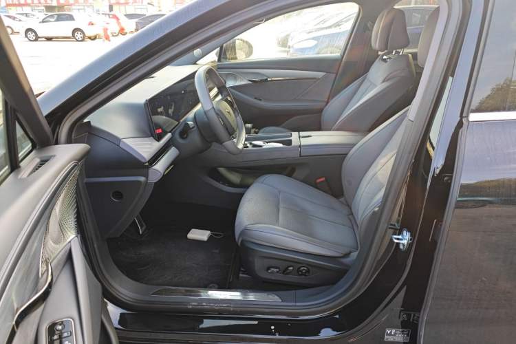 Used VOYAH PASSION 2024 PHEV Four-Wheel Drive Ultra-Long Range Executive Edition Left Front Seat