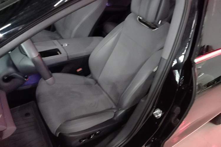 Used VOYAH PASSION 2024 PHEV Four-Wheel Drive Ultra-Long Range Flagship Model Left Front Seat