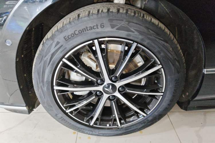 Used VOYAH PASSION 2024 PHEV Four-Wheel Drive Ultra-Long Range Executive Edition Left Front Wheel Hub