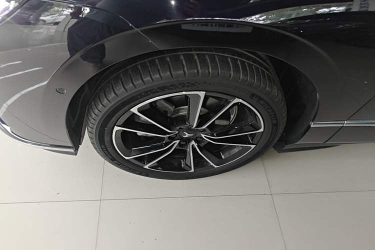 Used VOYAH PASSION 2024 PHEV Four-Wheel Drive Ultra-Long Range Flagship Model Left Front Wheel Hub