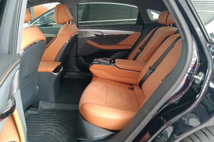 Used VOYAH PASSION 2024 PHEV Four-Wheel Drive Ultra-Long Range Flagship Model Left Rear Seat