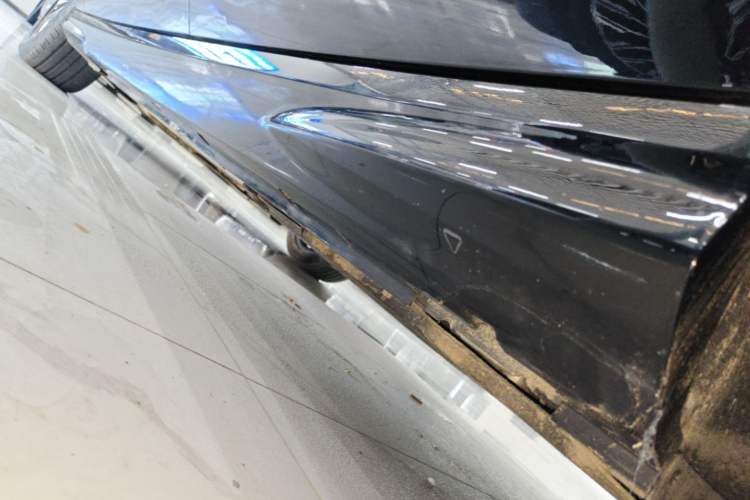 Used VOYAH PASSION 2024 PHEV Four-Wheel Drive Ultra-Long Range Executive Edition Left Side Sill