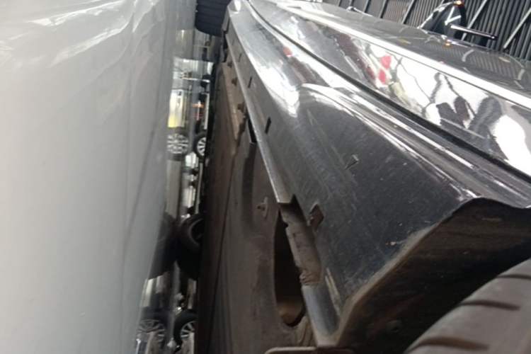 Used VOYAH PASSION 2024 PHEV Four-Wheel Drive Ultra-Long Range Flagship Model Left Side Sill