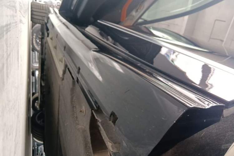 Used VOYAH PASSION 2024 PHEV Four-Wheel Drive Ultra-Long Range Flagship Model Left Side Sill