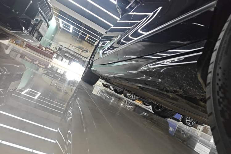 Used VOYAH PASSION 2024 PHEV Four-Wheel Drive Ultra-Long Range Flagship Model Left Side Sill