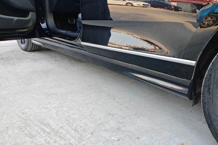 Used VOYAH PASSION 2024 PHEV Four-Wheel Drive Ultra-Long Range Executive Edition Left Side Sill