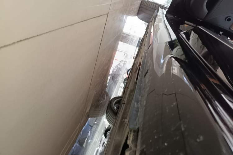 Used VOYAH PASSION 2024 PHEV Four-Wheel Drive Ultra-Long Range Flagship Model Left Side Sill