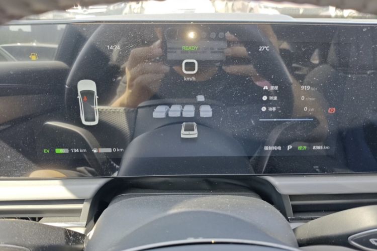 Used VOYAH PASSION 2024 PHEV Four-Wheel Drive Ultra-Long Range Flagship Model Odometer Close Up