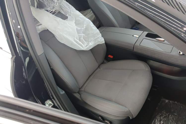 Used VOYAH PASSION 2024 PHEV Four-Wheel Drive Ultra-Long Range Flagship Model Right Front Seat