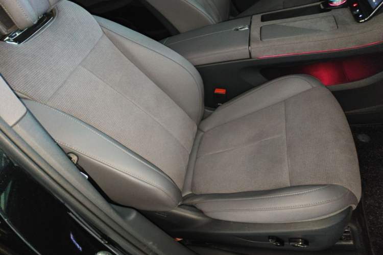 Used VOYAH PASSION 2024 PHEV Four-Wheel Drive Ultra-Long Range Executive Edition Right Front Seat