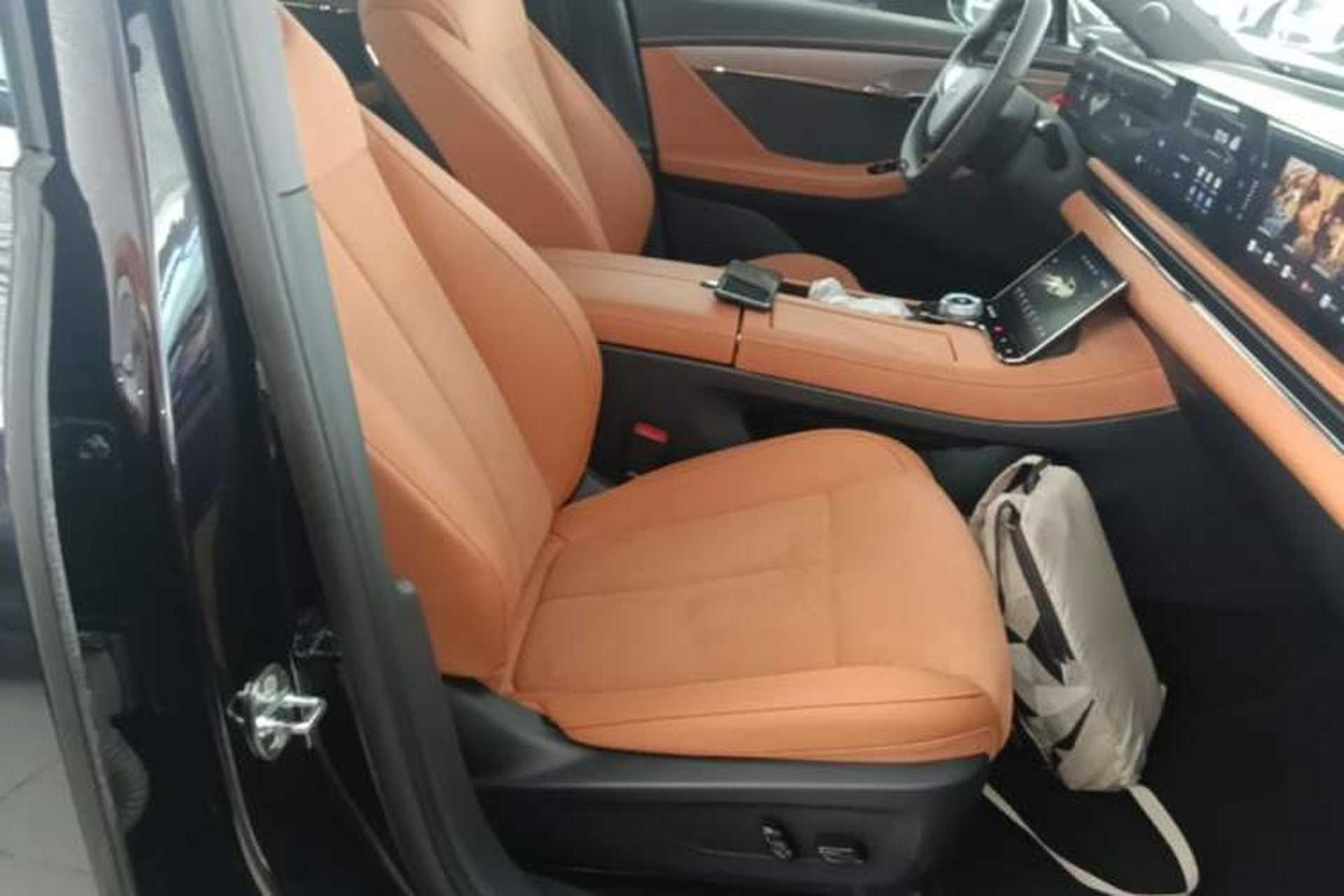 Used VOYAH PASSION 2024 PHEV Four-Wheel Drive Ultra-Long Range Flagship Model Right Front Seat