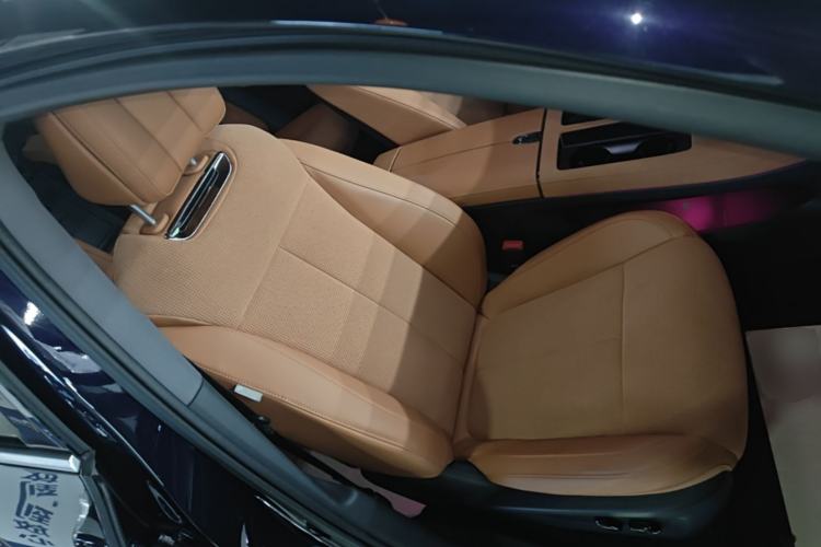 Used VOYAH PASSION 2024 PHEV Four-Wheel Drive Ultra-Long Range Flagship Model Right Front Seat