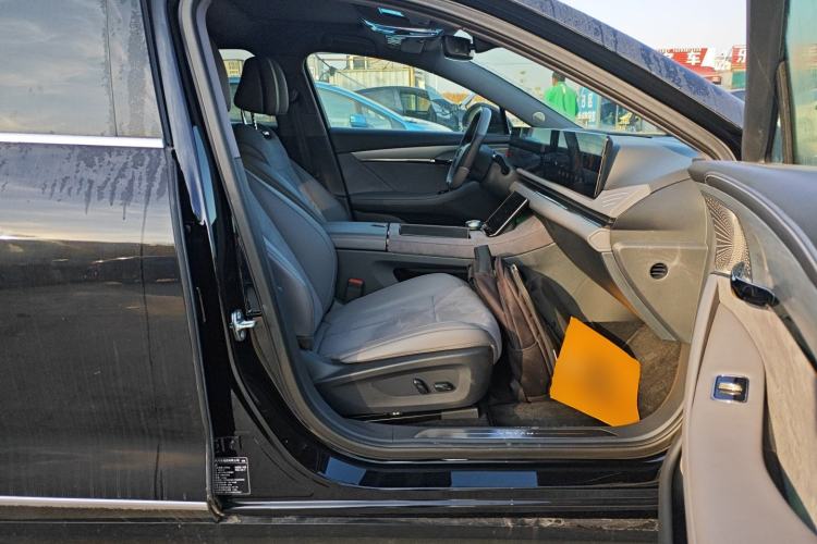 Used VOYAH PASSION 2024 PHEV Four-Wheel Drive Ultra-Long Range Executive Edition Right Front Seat