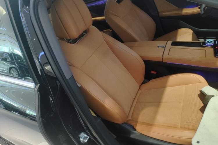 Used VOYAH PASSION 2024 PHEV Four-Wheel Drive Ultra-Long Range Flagship Model Right Front Seat