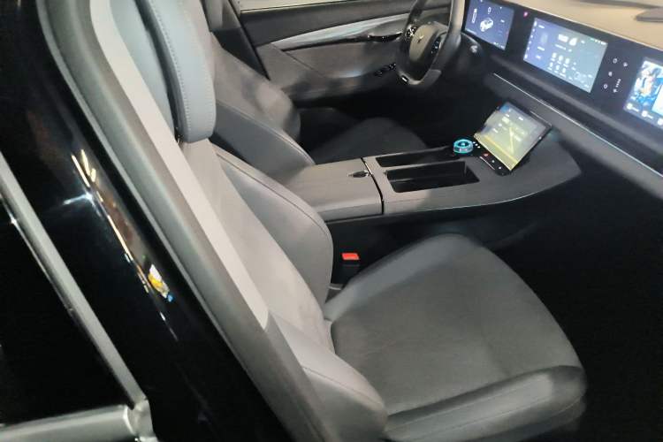 Used VOYAH PASSION 2024 PHEV Four-Wheel Drive Ultra-Long Range Flagship Model Right Front Seat