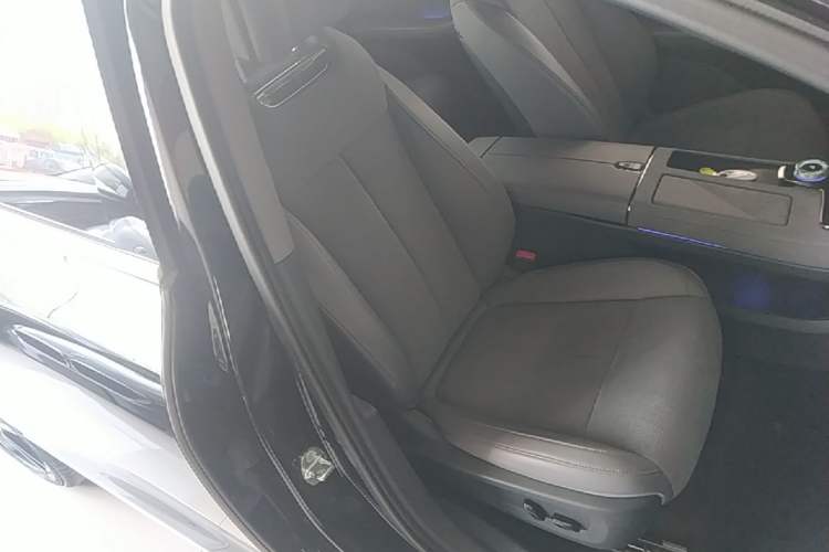 Used VOYAH PASSION 2024 PHEV Four-Wheel Drive Ultra-Long Range Flagship Model Right Front Seat