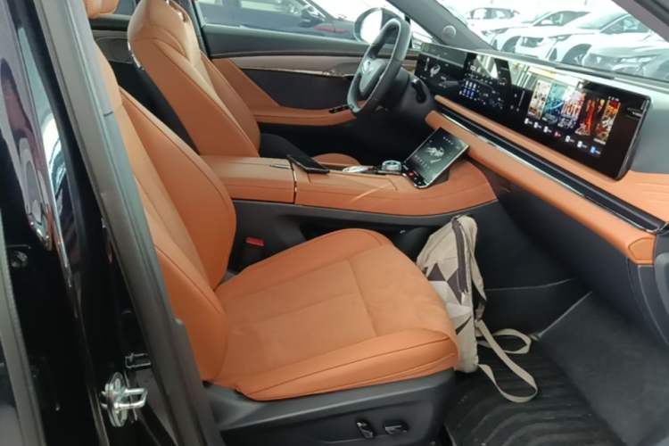 Used VOYAH PASSION 2024 PHEV Four-Wheel Drive Ultra-Long Range Flagship Model Right Front Seat