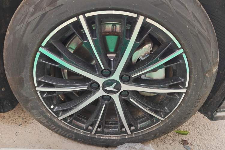 Used VOYAH PASSION 2024 PHEV Four-Wheel Drive Ultra-Long Range Executive Edition Right Front Wheel Hub